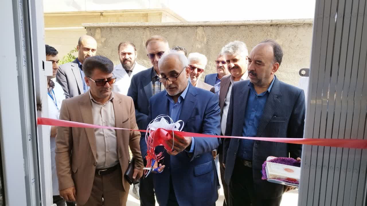 آزمایشگاه رفرنس بهداشت حرفه ای دانشگاه علوم پزشکی خراسان شمالی همزمان با اغاز هفته دولت، با حضور معاون بهداشتی وزیر بهداشت، درمان و اموزش پزشکی افتتاح شد.