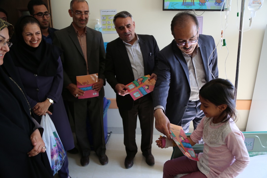 بازدید ریاست محترم دانشگاه از بیمارستان امام حسن به مناسبت هفته جهانی کودک